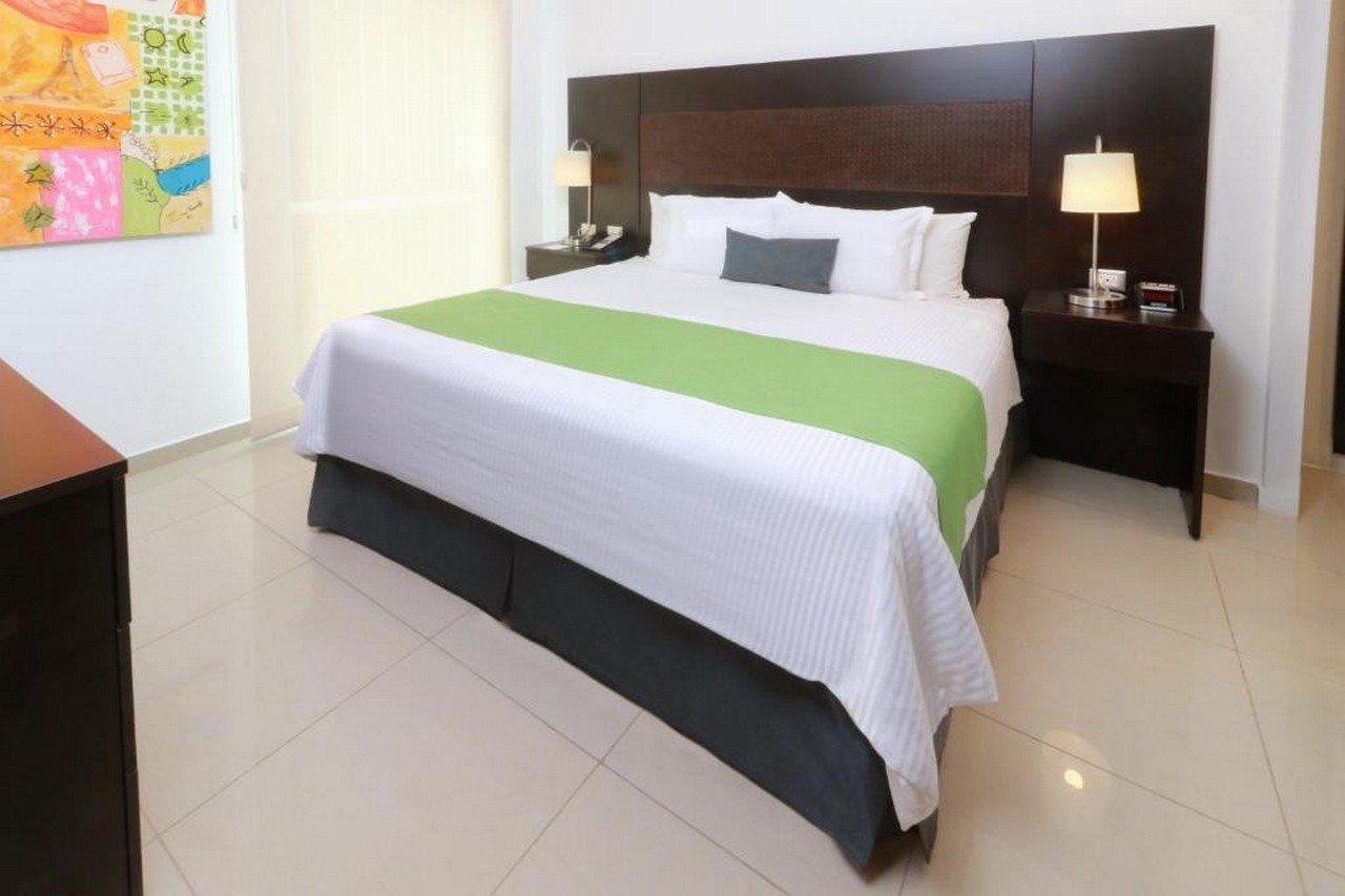 Wyndham Garden Guadalajara Acueducto Hotel Запопан Екстериор снимка