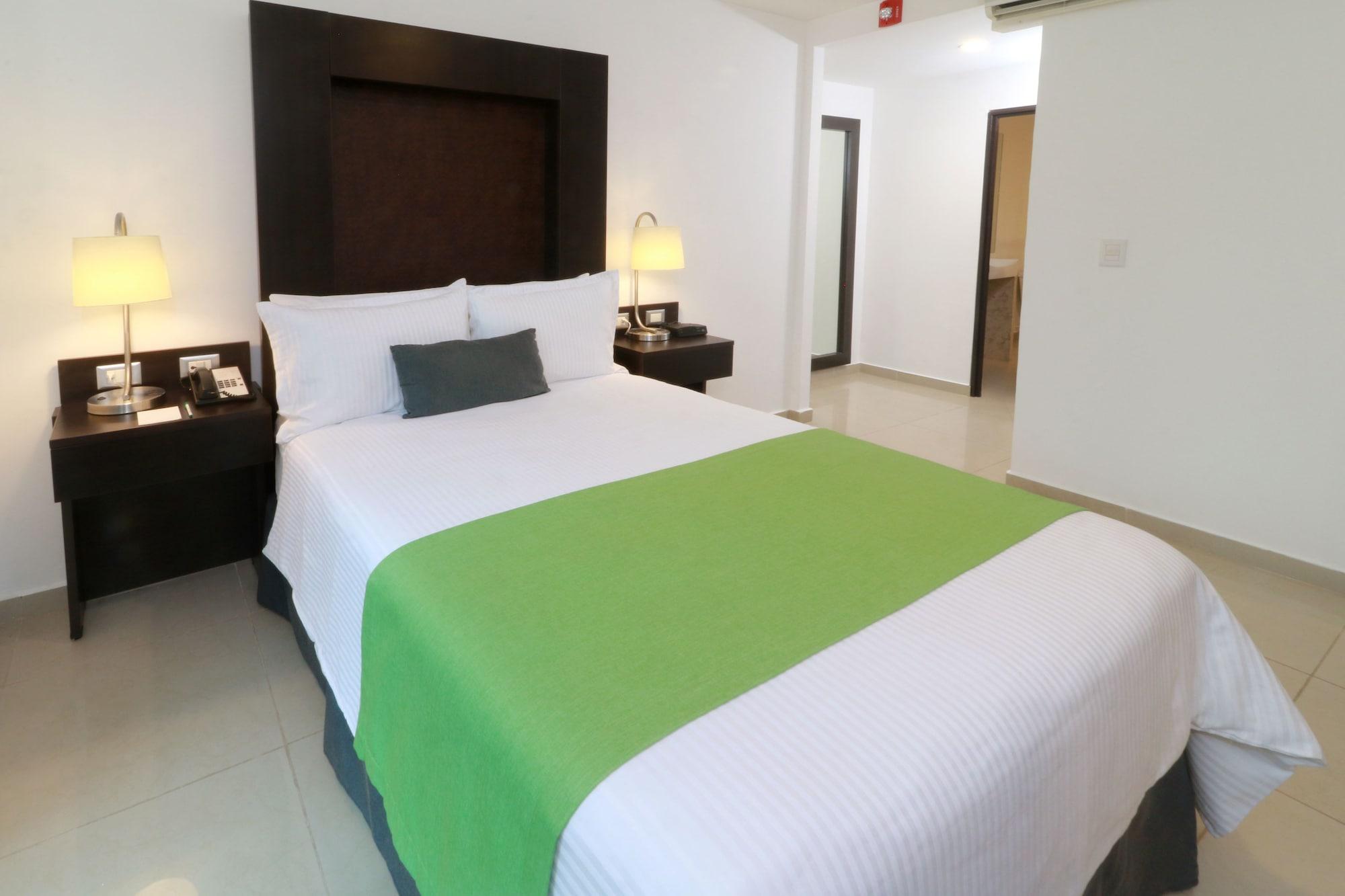 Wyndham Garden Guadalajara Acueducto Hotel Запопан Екстериор снимка
