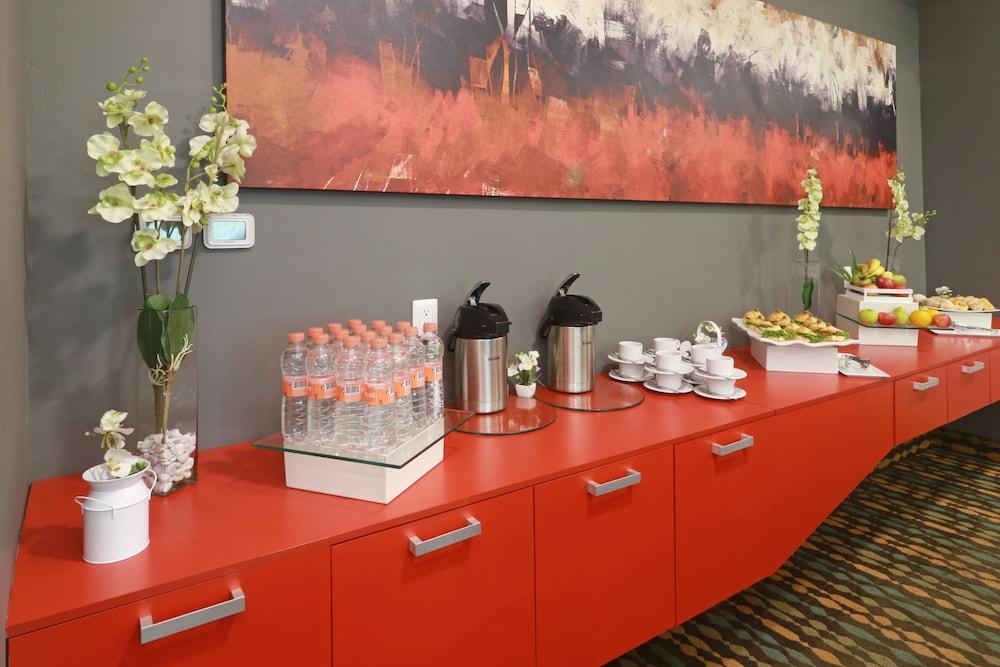 Wyndham Garden Guadalajara Acueducto Hotel Запопан Екстериор снимка