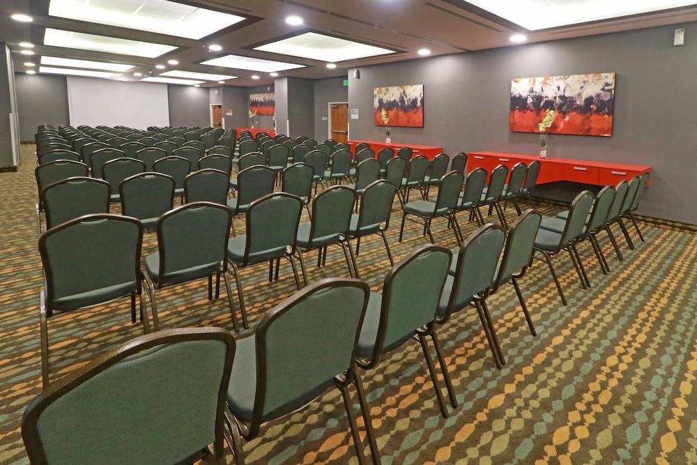 Wyndham Garden Guadalajara Acueducto Hotel Запопан Екстериор снимка