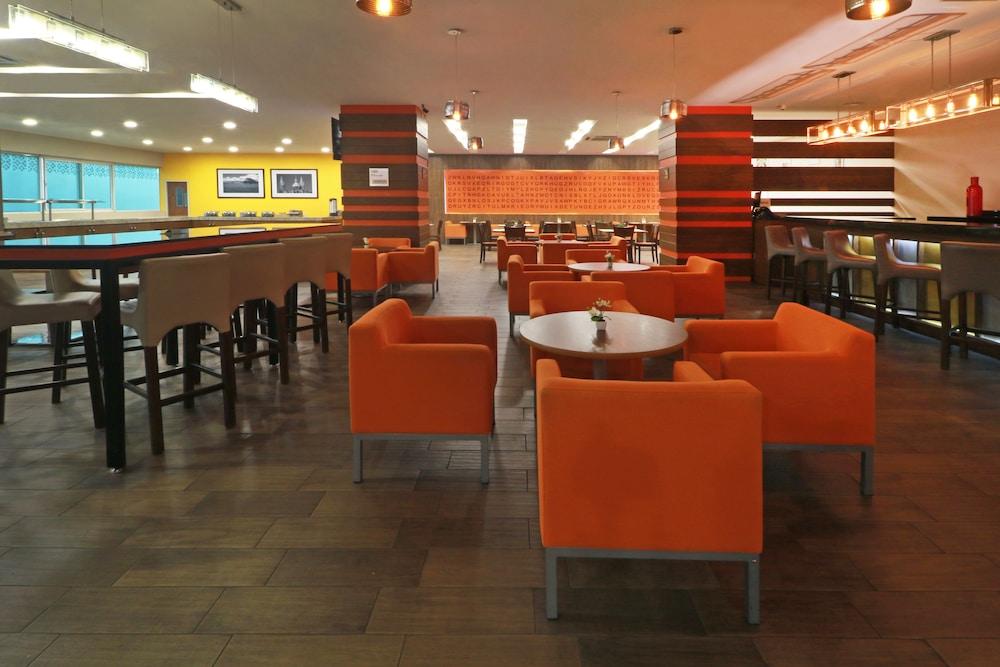 Wyndham Garden Guadalajara Acueducto Hotel Запопан Екстериор снимка