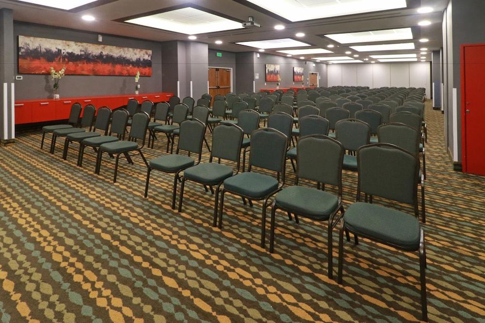 Wyndham Garden Guadalajara Acueducto Hotel Запопан Екстериор снимка