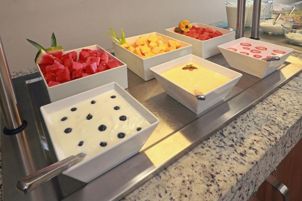 Wyndham Garden Guadalajara Acueducto Hotel Запопан Екстериор снимка
