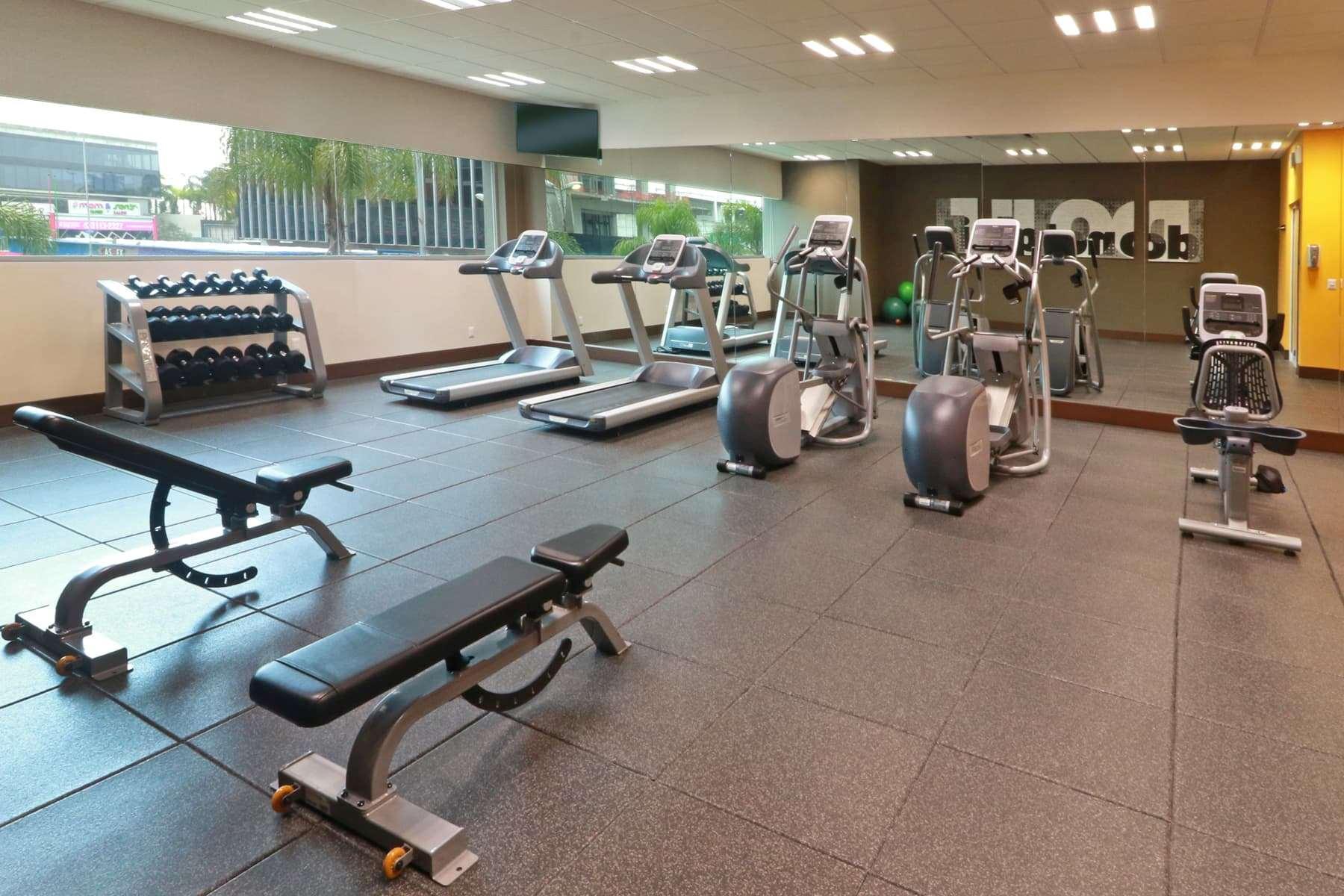 Wyndham Garden Guadalajara Acueducto Hotel Запопан Екстериор снимка