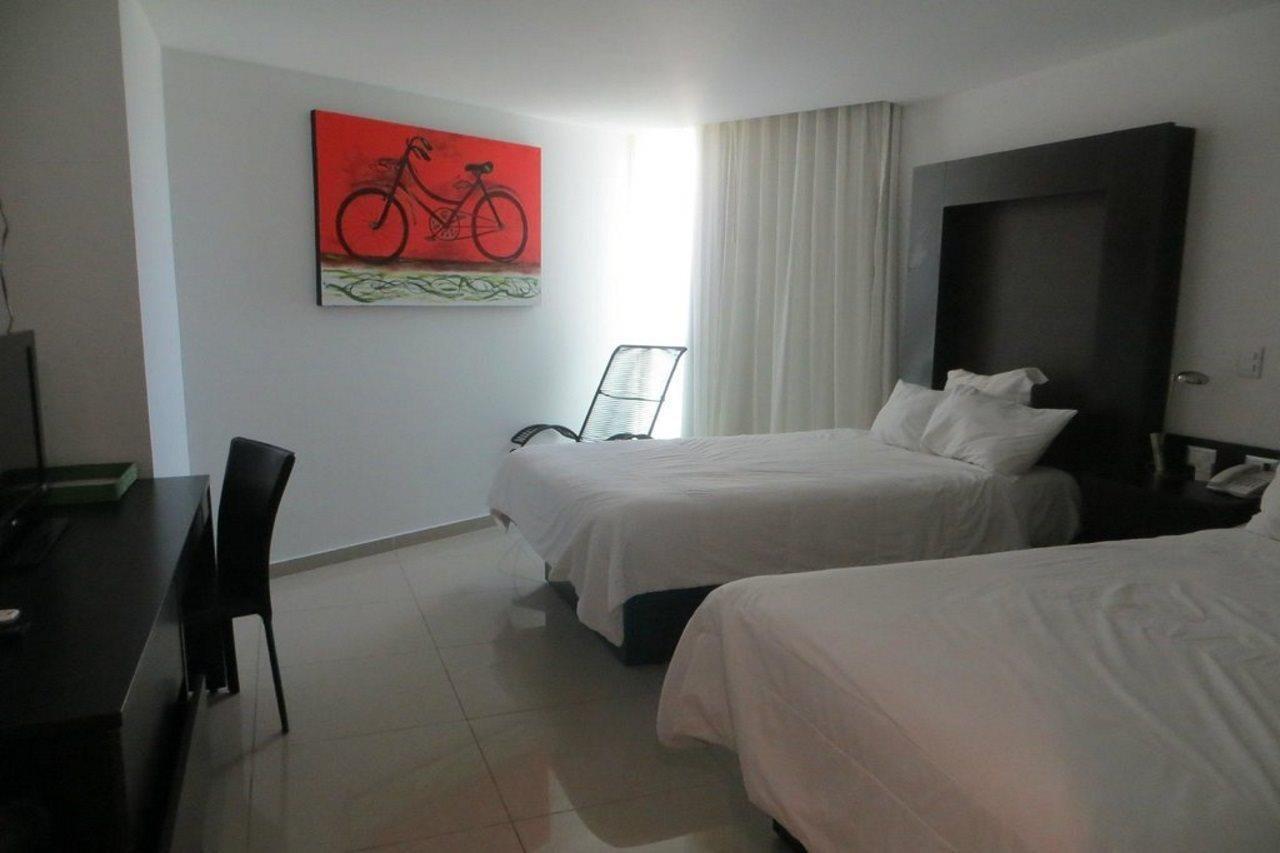 Wyndham Garden Guadalajara Acueducto Hotel Запопан Екстериор снимка