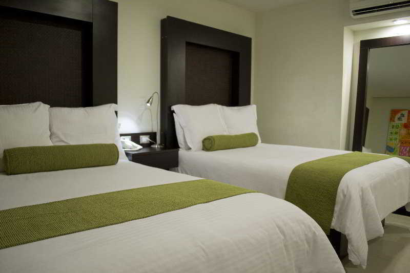 Wyndham Garden Guadalajara Acueducto Hotel Запопан Екстериор снимка