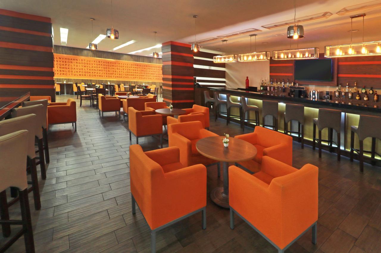 Wyndham Garden Guadalajara Acueducto Hotel Запопан Екстериор снимка