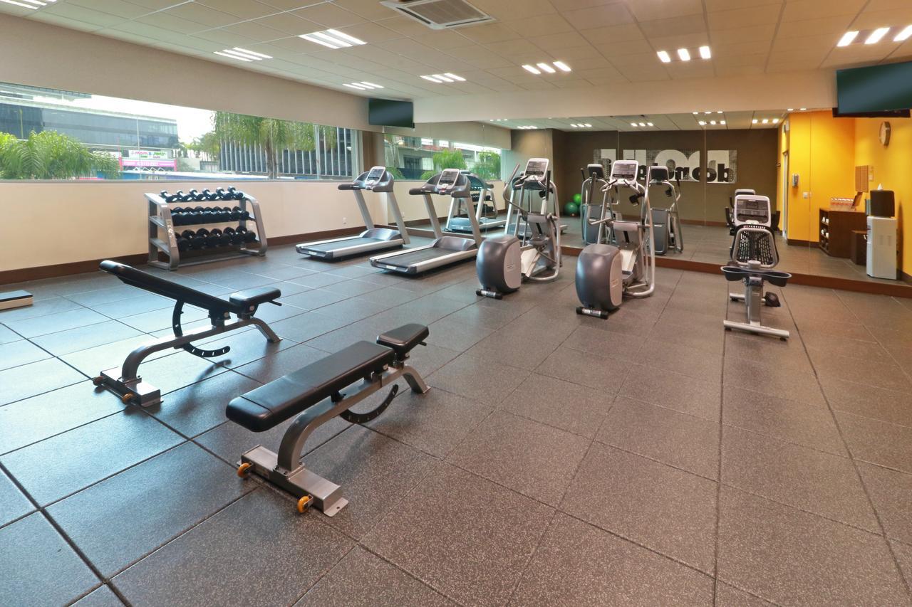 Wyndham Garden Guadalajara Acueducto Hotel Запопан Екстериор снимка
