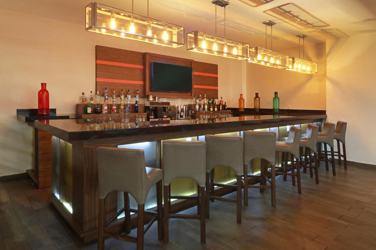 Wyndham Garden Guadalajara Acueducto Hotel Запопан Екстериор снимка