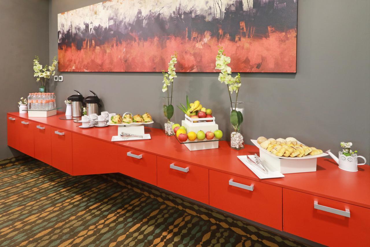 Wyndham Garden Guadalajara Acueducto Hotel Запопан Екстериор снимка