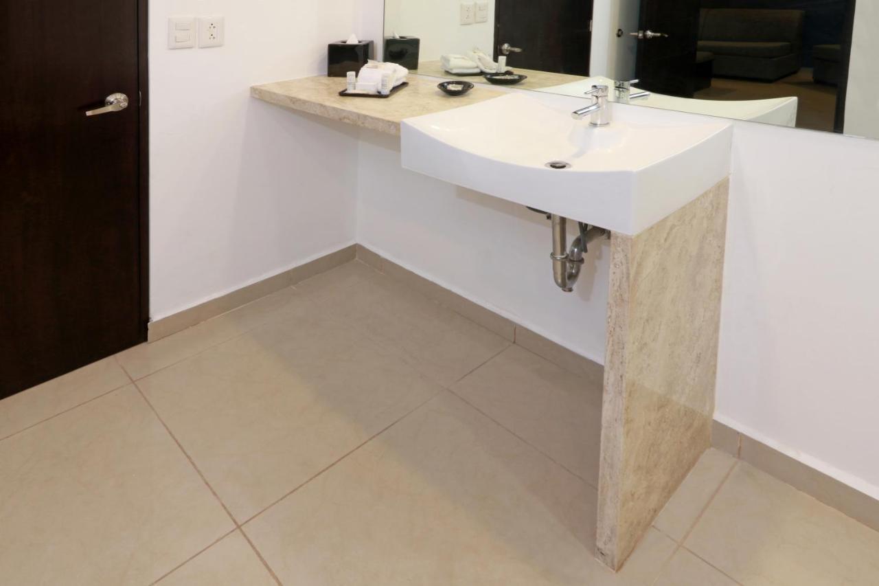 Wyndham Garden Guadalajara Acueducto Hotel Запопан Екстериор снимка